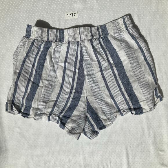 FOREVER 21 Women’s Casual Shorts size S, Stripes Blue & White - Picture 9 of 9